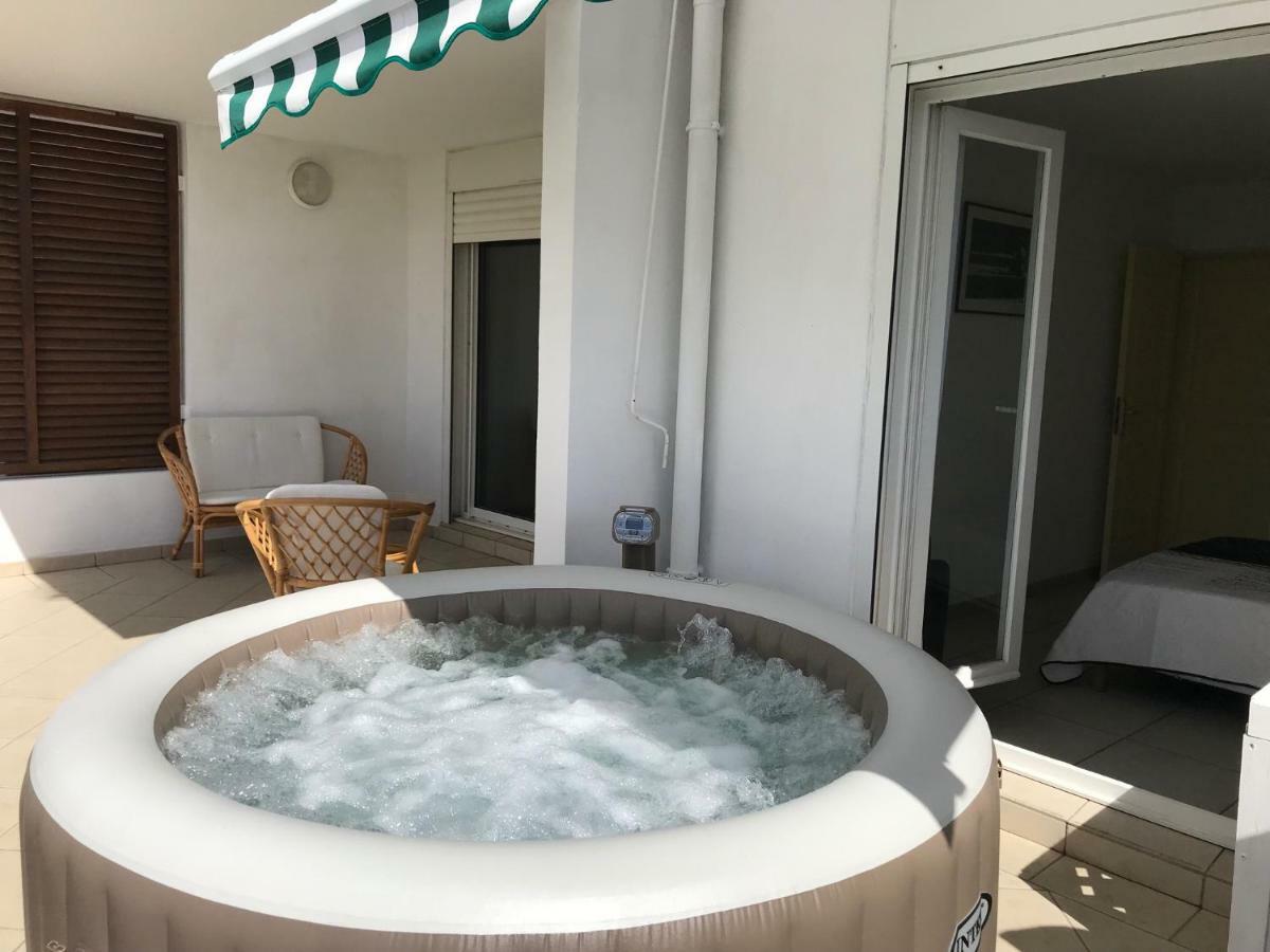 Meuble Homard Avec Jacuzzi Et Vue Mer サンジルレバン エクステリア 写真